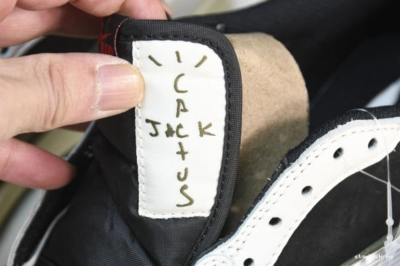 Low Retro DZ4137-106 OG SP Travis Jordan 1 Scott Olive 0405